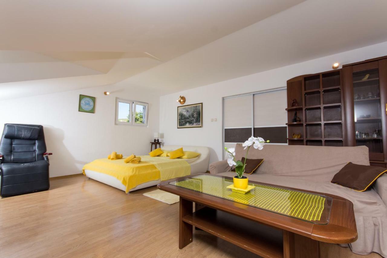 Apartmani Zana Okrug Gornji Exteriör bild