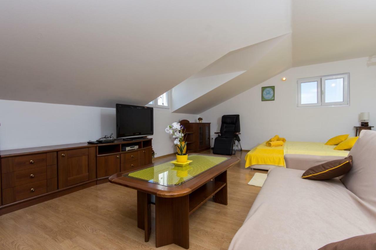 Apartmani Zana Okrug Gornji Exteriör bild