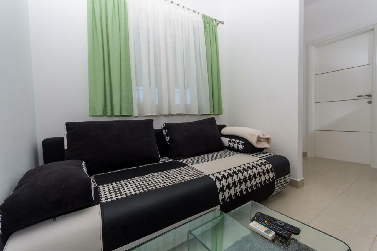 Apartmani Zana Okrug Gornji Exteriör bild